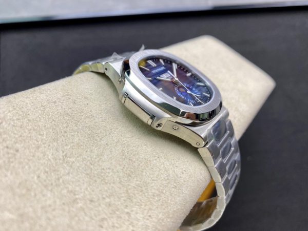 Patek Philippe Nautilus 5726 1A 001 Montre Acier Inoxydable Cadran Bleu 40.5mm – Image 5