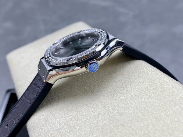 Hublot Classic Fusion 581.NX.7071.LR.1104 33mm Réplique Dame Grise – Image 8