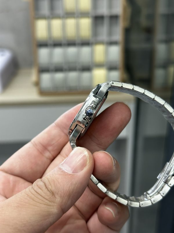 Patek Philippe Nautilus Femme Cadran Bleu et Gris 7118 1A 001 35,2mm – Image 4
