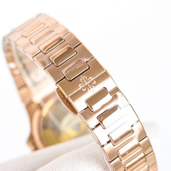 Patek Philippe Nautilus Femme Or Rose Cadran Bleu 7118 35.2mm – Image 9