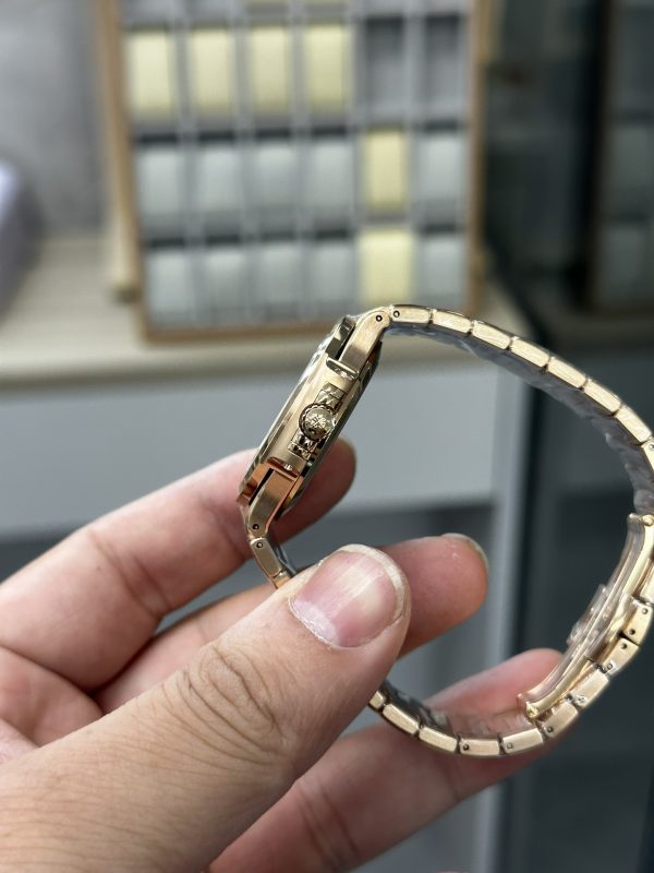 Patek Philippe Nautilus Femme Cadran Doré Or Rose 7118 1200R 010 – Image 3