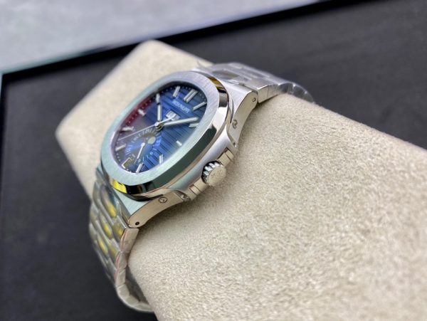 Patek Philippe Nautilus 5726 1A 001 Montre Acier Inoxydable Cadran Bleu 40.5mm – Image 4
