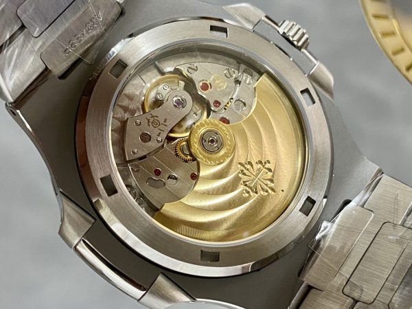 Réplique Patek Philippe Nautilus 5711 1A 011 Cadran Blanc Montre Homme 40mm – Image 7