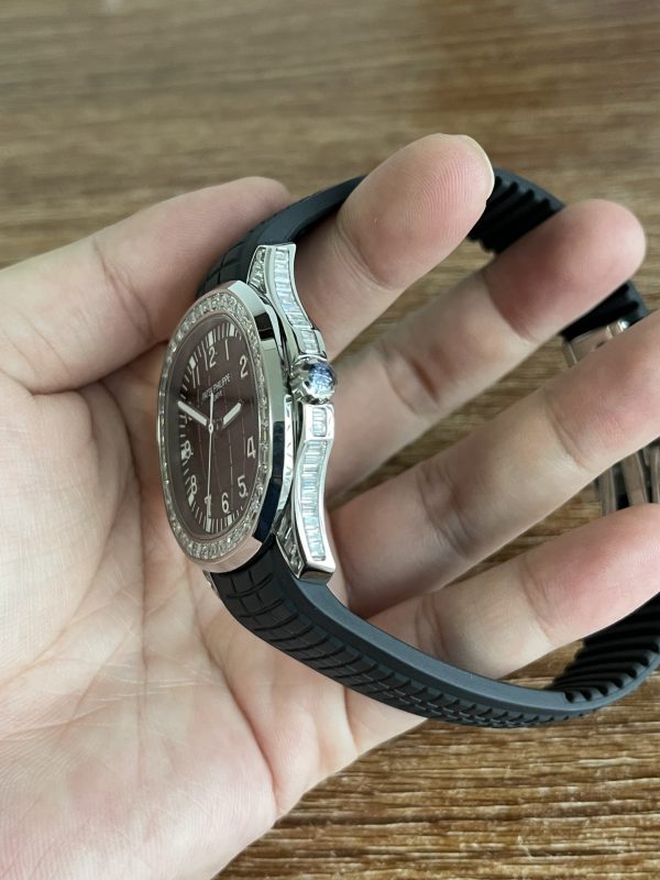 Réplique Patek Philippe Aquanaut 5267 200A 001 Cadran Noir Lunette Diamants – Image 6