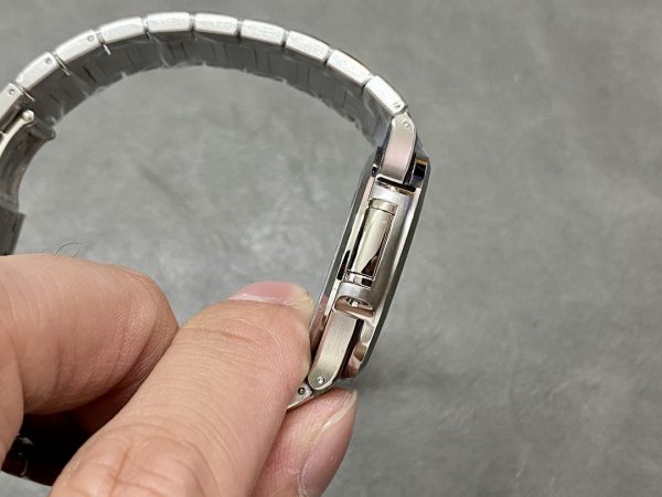 Patek Philippe Nautilus Femme Cadran Bleu et Gris 7118 1A 001 35,2mm – Image 3
