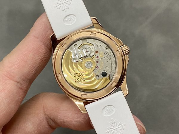 Réplique Patek Philippe Aquanaut Or Rose Cadran Blanc 5068R 010 Montre Femme 36mm – Image 4