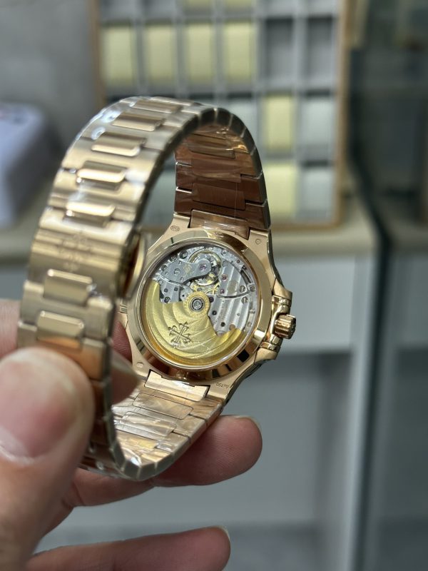 Patek Philippe Nautilus Femme Cadran Doré Or Rose 7118 1200R 010 – Image 9