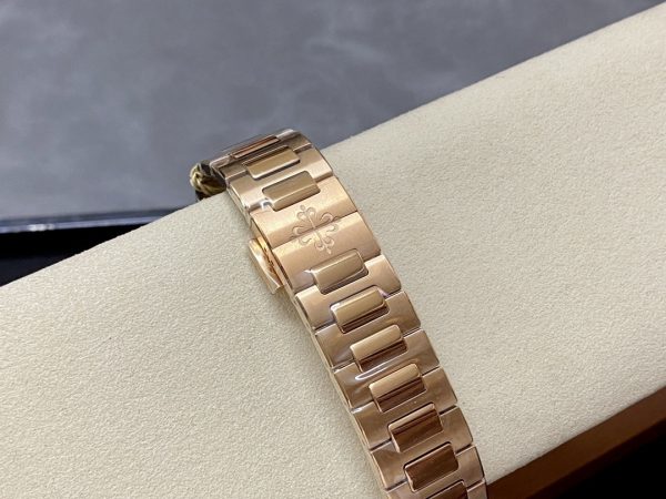Patek Philippe Nautilus Femme Or Rose & Or Jaune Cadran Argent 7118 1R 001 35.2mm – Image 3