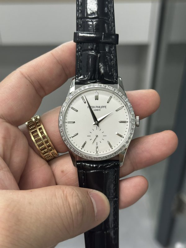 Patek Philippe Calatrava Cadran Argent Or Blanc 18 kt 5196G 001 – Image 2
