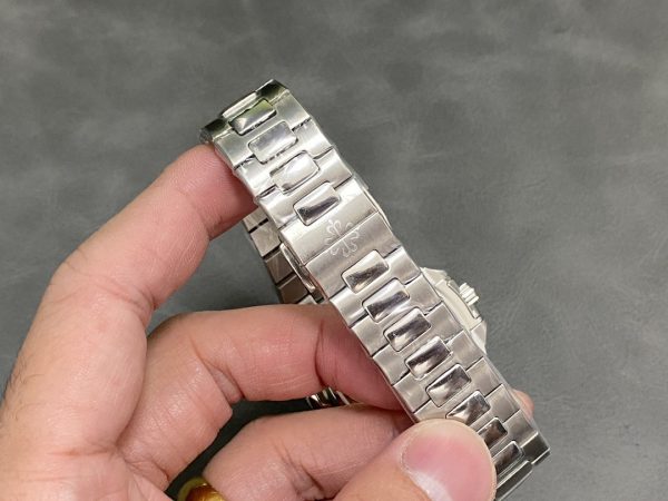 Patek Philippe Nautilus Calendrier Perpétuel Or Blanc Cadran Bleu 5740 1G 001 40mm – Image 3