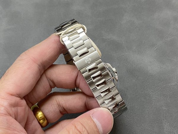 Réplique Patek Philippe Nautilus 5711 1A 011 Cadran Blanc Montre Homme 40mm – Image 9