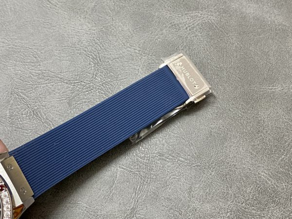 565.NX.7170.RX.1204 Hublot Classic Fusion Titane Bleu Diamants – Image 8