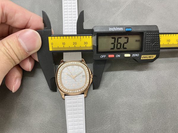 Réplique Patek Philippe Aquanaut Or Rose Cadran Blanc 5068R 010 Montre Femme 36mm – Image 3