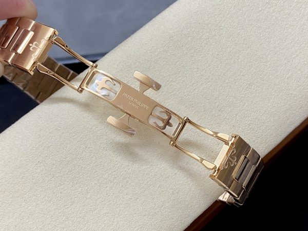 Patek Philippe Nautilus Femme Or Rose & Or Jaune Cadran Argent 7118 1R 001 35.2mm – Image 10