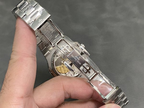 Patek Philippe Nautilus Calendrier Perpétuel Or Blanc Cadran Bleu 5740 1G 001 40mm – Image 10