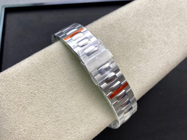 Patek Philippe Nautilus 5726 1A 001 Montre Acier Inoxydable Cadran Bleu 40.5mm – Image 10