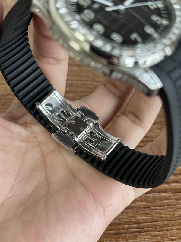 Réplique Patek Philippe Aquanaut 5267 200A 001 Cadran Noir Lunette Diamants – Image 8