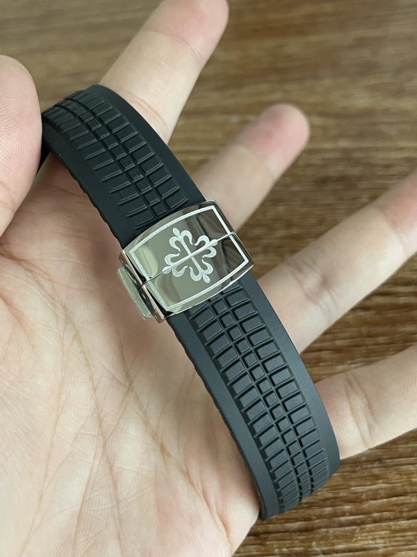 Réplique Patek Philippe Aquanaut 5267 200A 001 Cadran Noir Lunette Diamants – Image 9