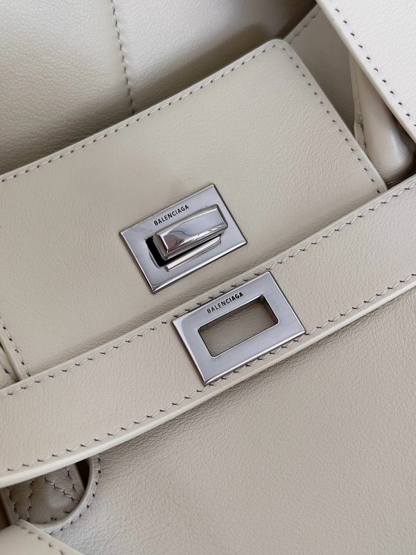 Sac Balenciaga Bel Air Carry All taille moyenne en cuir de veau beige – Image 5