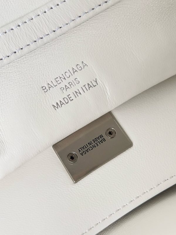 Sac Balenciaga Rodeo Grand modèle en cuir de veau embossé crocodile blanc – Image 3