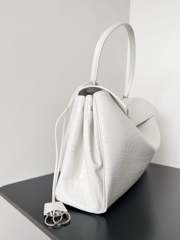 Sac Balenciaga Rodeo Grand modèle en cuir de veau embossé crocodile blanc – Image 10