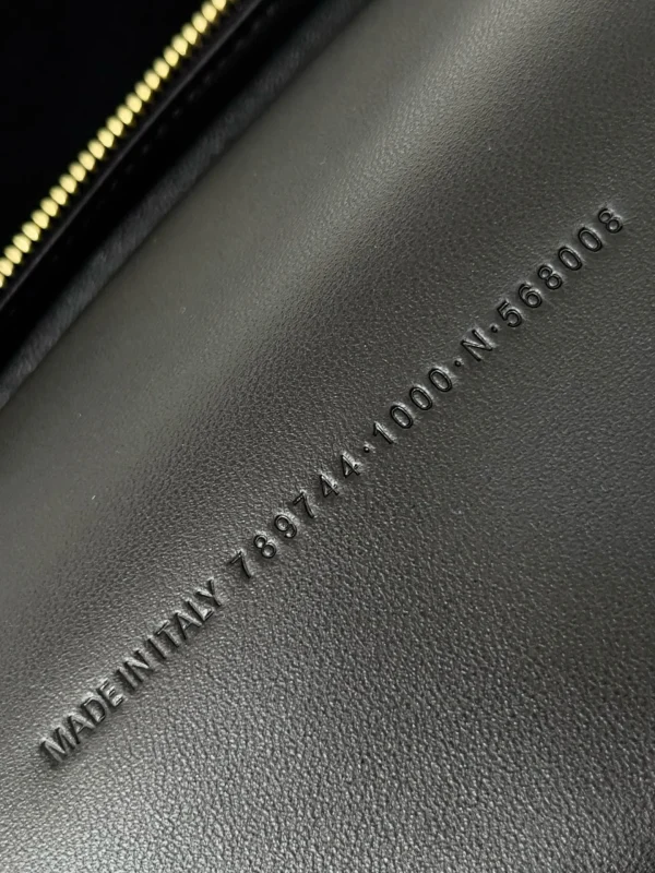 Sac Balenciaga Rodeo Grand modèle en cuir de veau embossé crocodile noir – Image 10