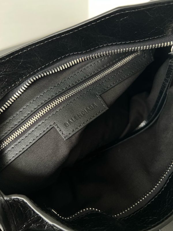 Petit sac Balenciaga Le City en cuir d’agneau Arena noir – Image 9