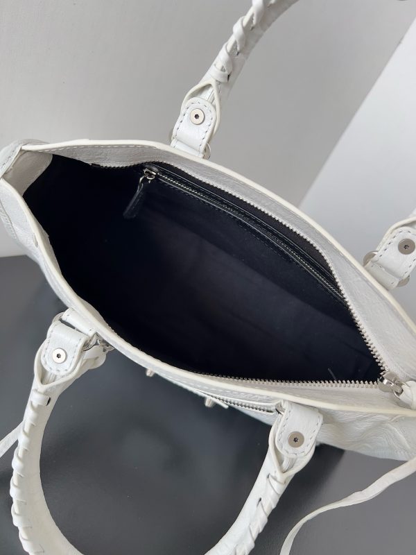 Petit sac Balenciaga Le City en cuir d’agneau Arena blanc – Image 6