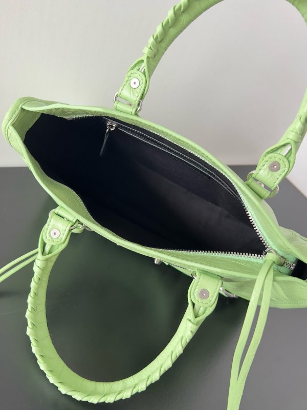 Petit sac Balenciaga Le City en cuir d’agneau Arena vert – Image 10