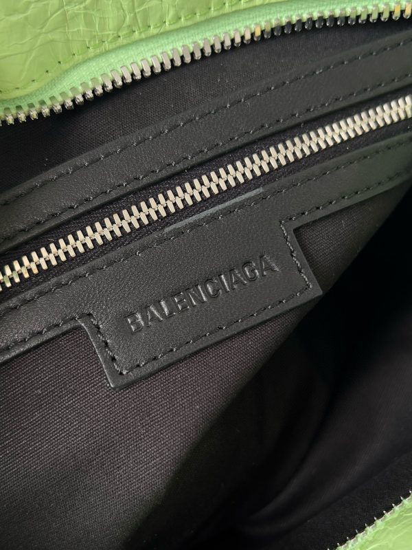 Petit sac Balenciaga Le City en cuir d’agneau Arena vert – Image 7