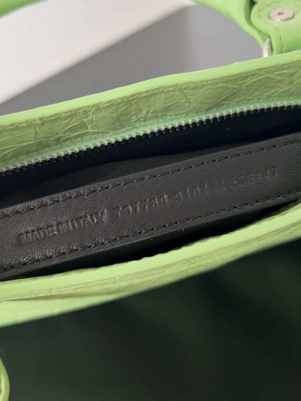 Petit sac Balenciaga Le City en cuir d’agneau Arena vert – Image 5
