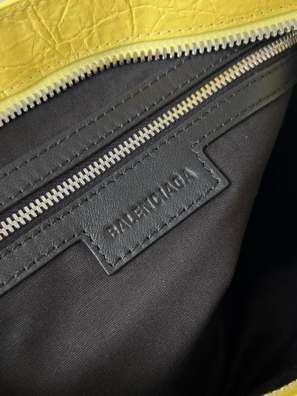 Petit sac Balenciaga Le City en cuir d’agneau Arena jaune – Image 8