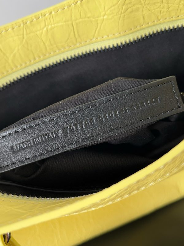 Petit sac Balenciaga Le City en cuir d’agneau Arena jaune – Image 7