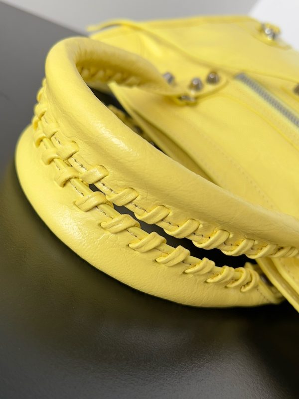 Petit sac Balenciaga Le City en cuir d’agneau Arena jaune – Image 6