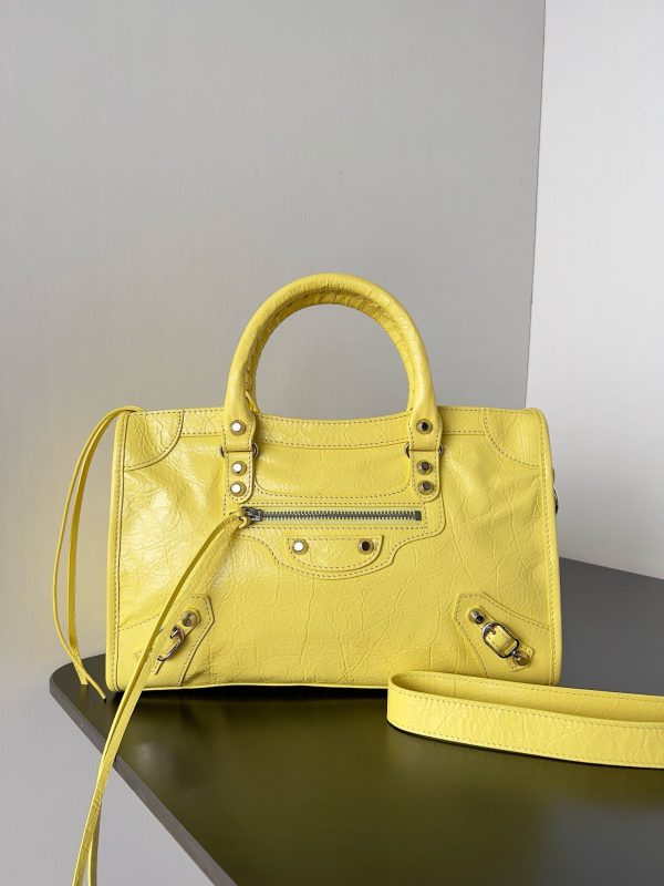 Petit sac Balenciaga Le City en cuir d’agneau Arena jaune – Image 4