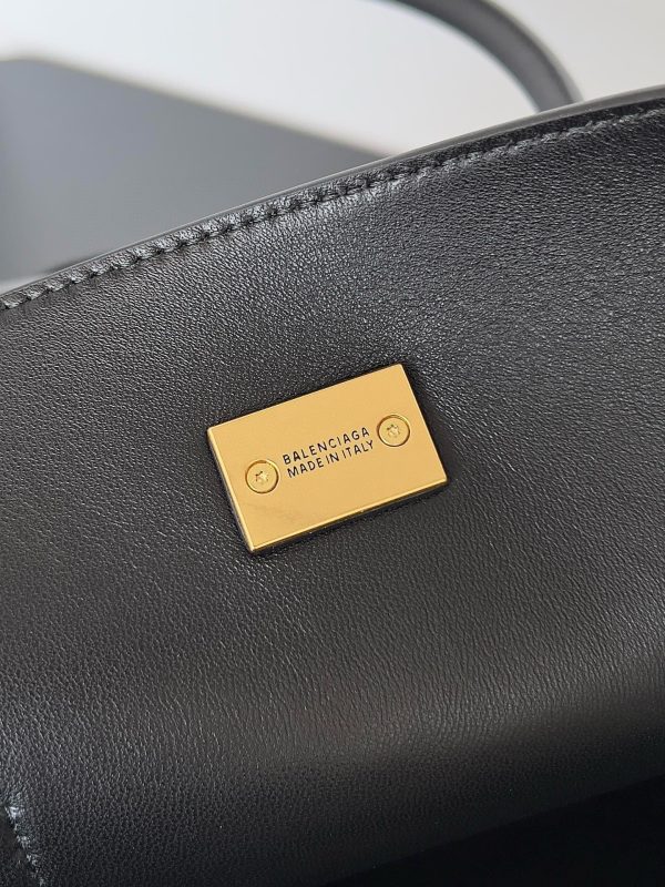 Sac Balenciaga Bel Air Carry All taille moyenne en cuir de veau noir – Image 6