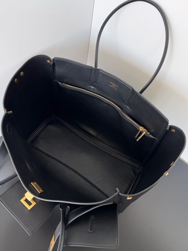 Sac Balenciaga Bel Air Carry All taille moyenne en cuir de veau noir – Image 5