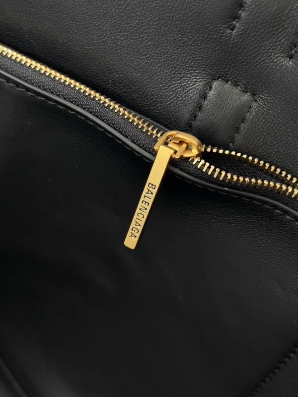 Sac Balenciaga Bel Air Carry All taille moyenne en cuir de veau noir – Image 4