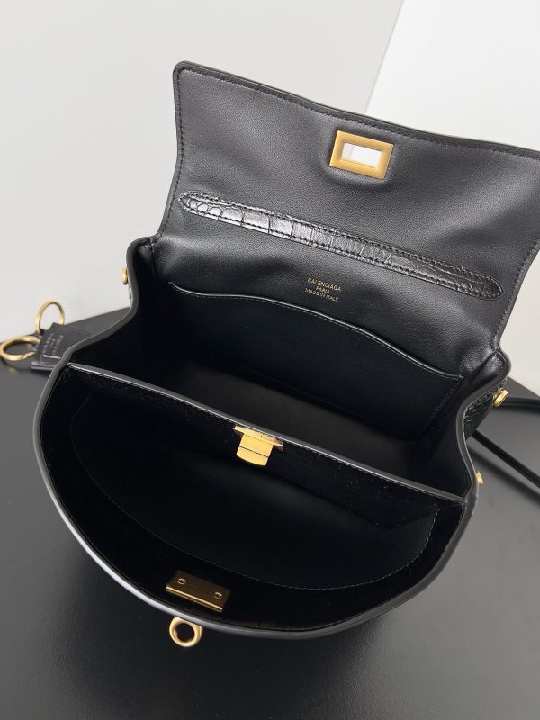 Sac Balenciaga Rodeo Mini en cuir de veau embossé crocodile noir – Image 8