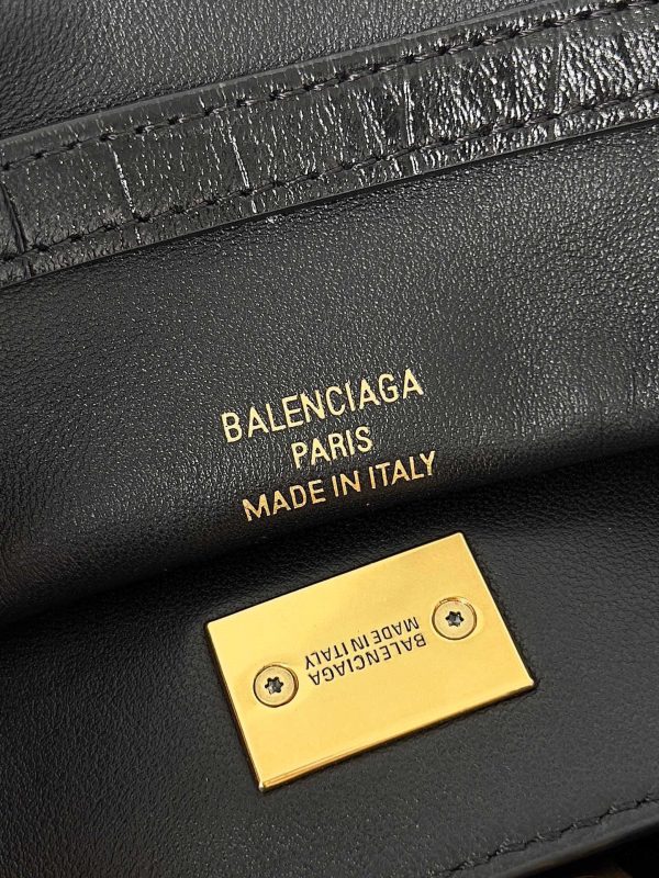 Sac Balenciaga Rodeo Mini en cuir de veau embossé crocodile noir – Image 6