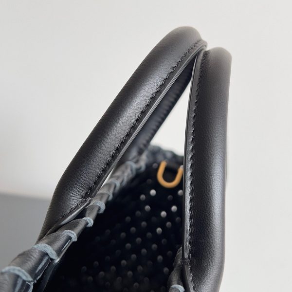 Réplique du sac Bottega Veneta Cabat Mini en cuir d’agneau intrecciato noir – Image 10