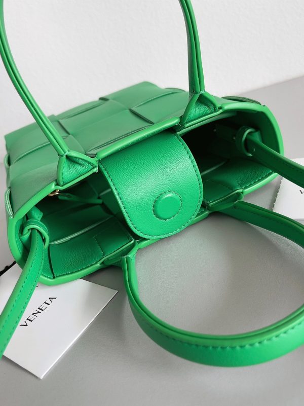 Réplique Bottega Veneta Cassette Mini Tote Bag en Perruche – Image 9