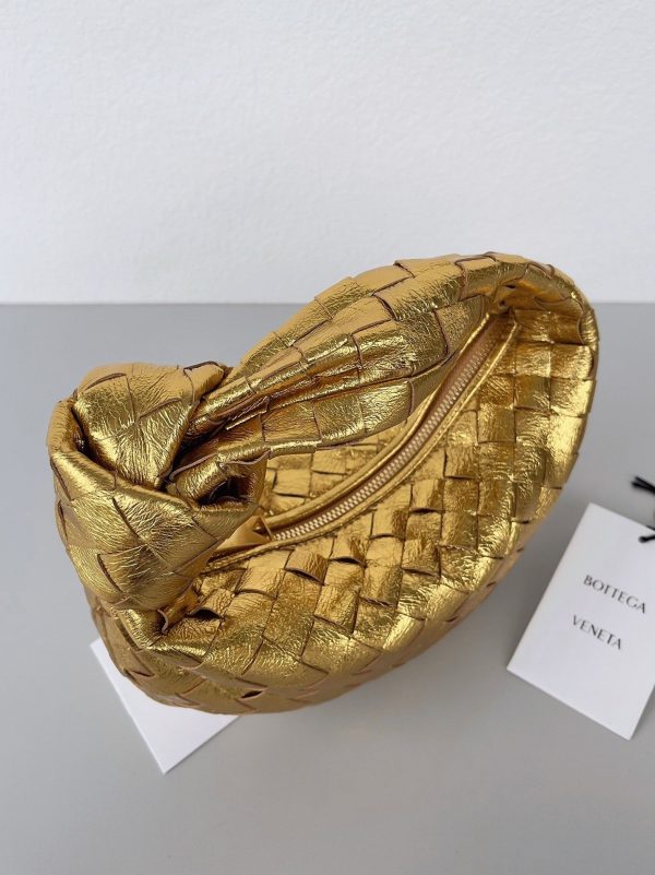 Faux Mini Sac Bottega Veneta BV Jodie en Or – Image 9