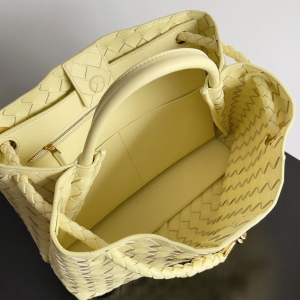 Réplique sac Bottega Veneta Andiamo moyen en Crème Glacée – Image 8