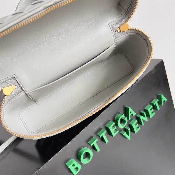 Faux vanity case Bottega Veneta Bang Bang en Ivoire – Image 10