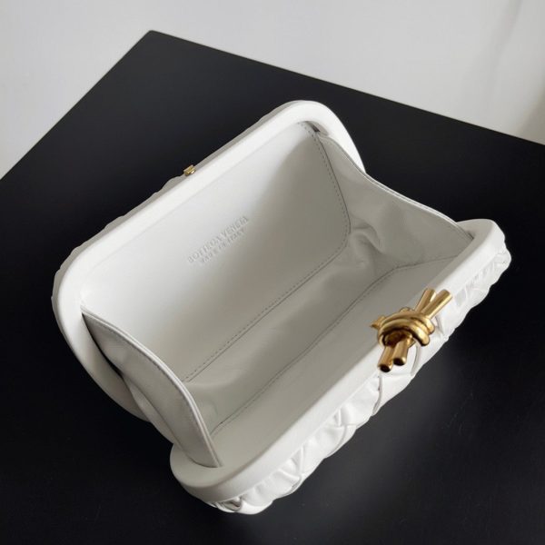 Réplique Bottega Veneta Knot Minaudiere Clutch en Foulard Blanc – Image 10