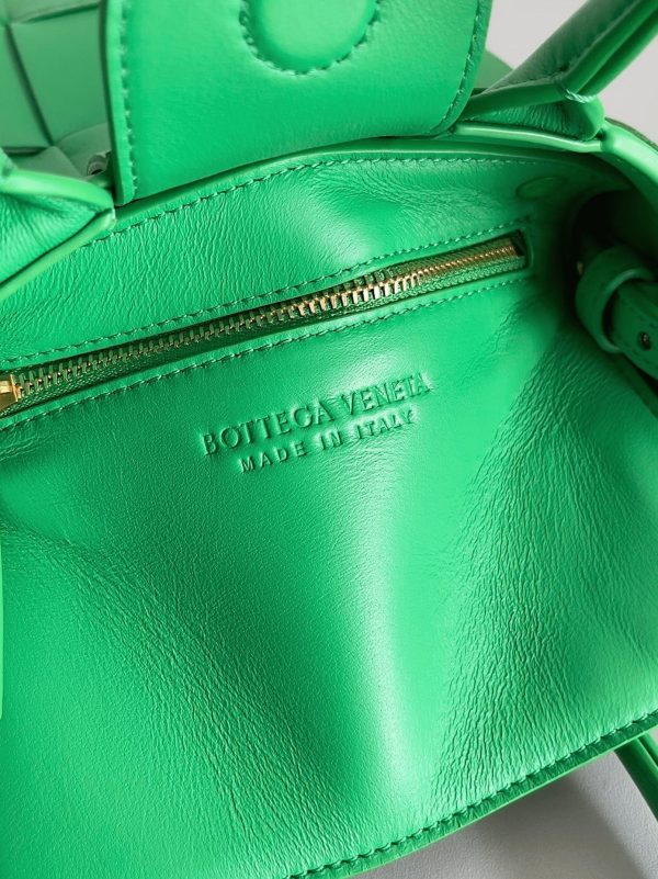 Réplique Bottega Veneta Cassette Mini Tote Bag en Perruche – Image 2