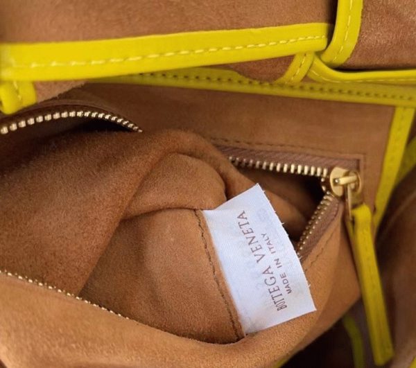 Réplique du sac Bottega Veneta Arco Small en cuir intrecciato jaune – Image 8