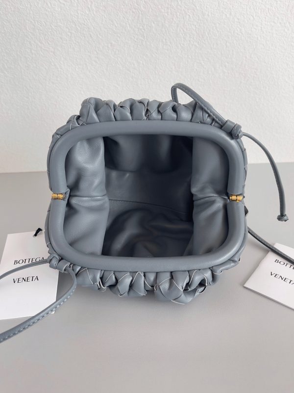 Réplique Mini Pochette Bottega Veneta avec Sangle en Thunder – Image 9