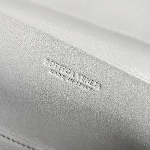 Faux vanity case Bottega Veneta Bang Bang en Ivoire – Image 8